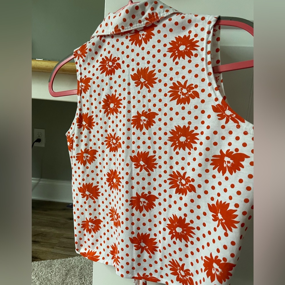 Vintage Floral Sleeveless Tie-Front Top - Red and White - Picture 5 of 16